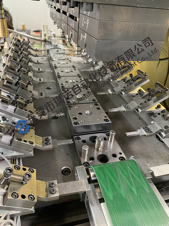 多工位沖壓機(jī)械手 多工位沖壓機(jī)械手